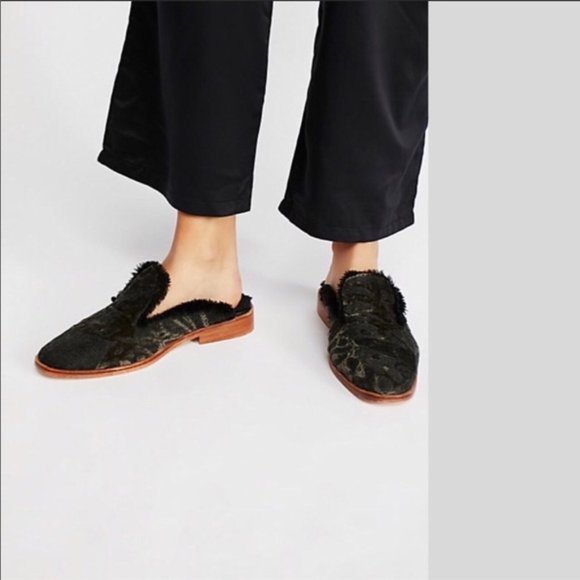 NWT FREE PEOPLE Women's Black Butterfly Faux Fur Flats Mule 6 Sandal Slip On - Picture 6 of 13